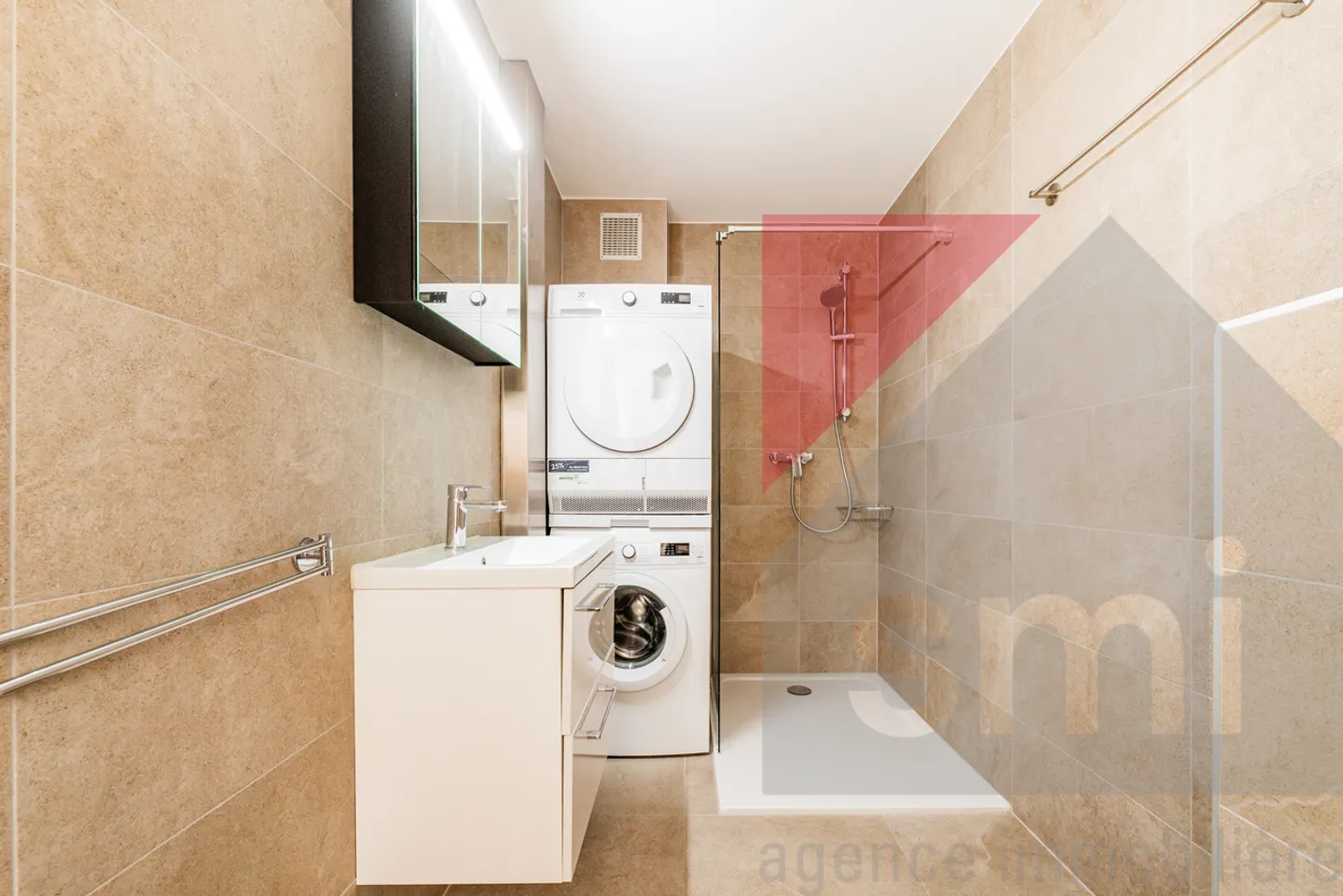 Carefully renovated, charm, unobstructed view and city life just steps away - Photo 12 of 13
