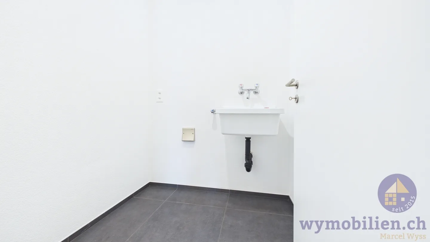 Ready-to-move-in 4.5-room garden apartment with 183 m² private garden - Photo 10 of 13
