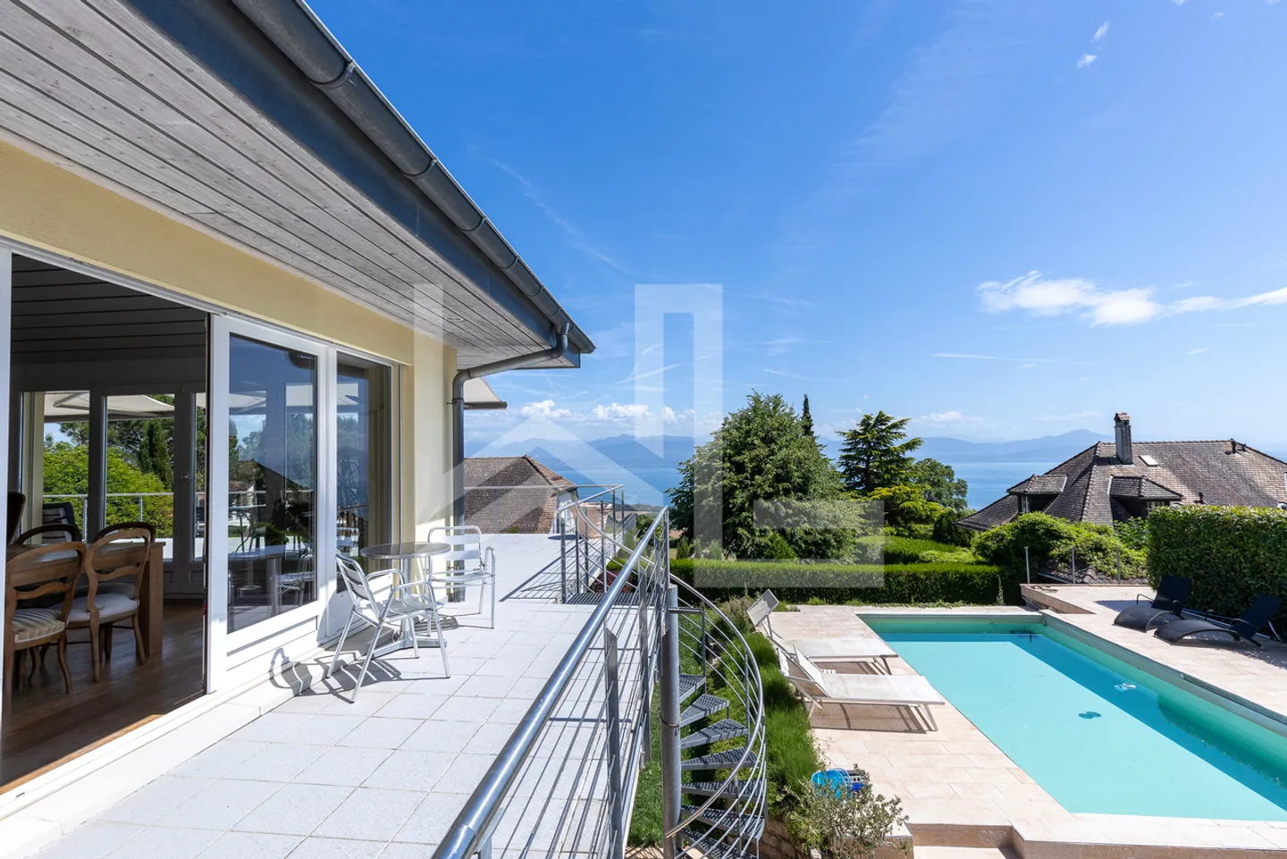 Superbe propriété contemporaine avec vue panoramique - Foto 2 von 13