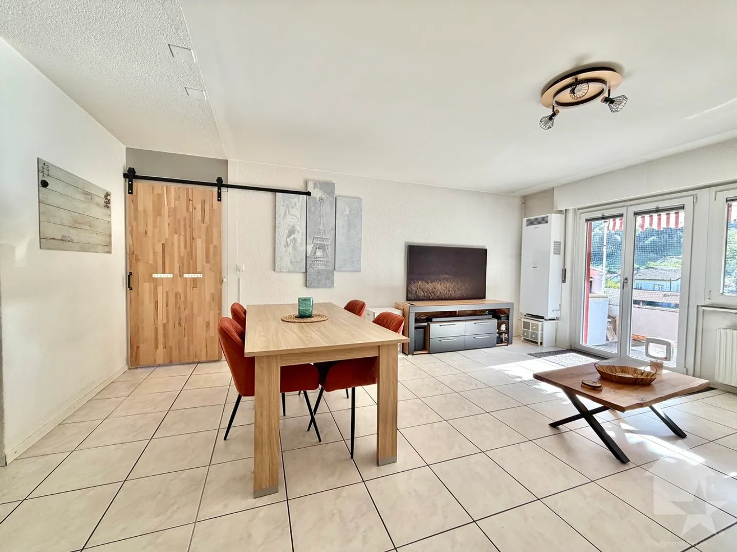 Joli appartement rénové de 90 m² avec garage box et parc ! - Photo 2 sur 13