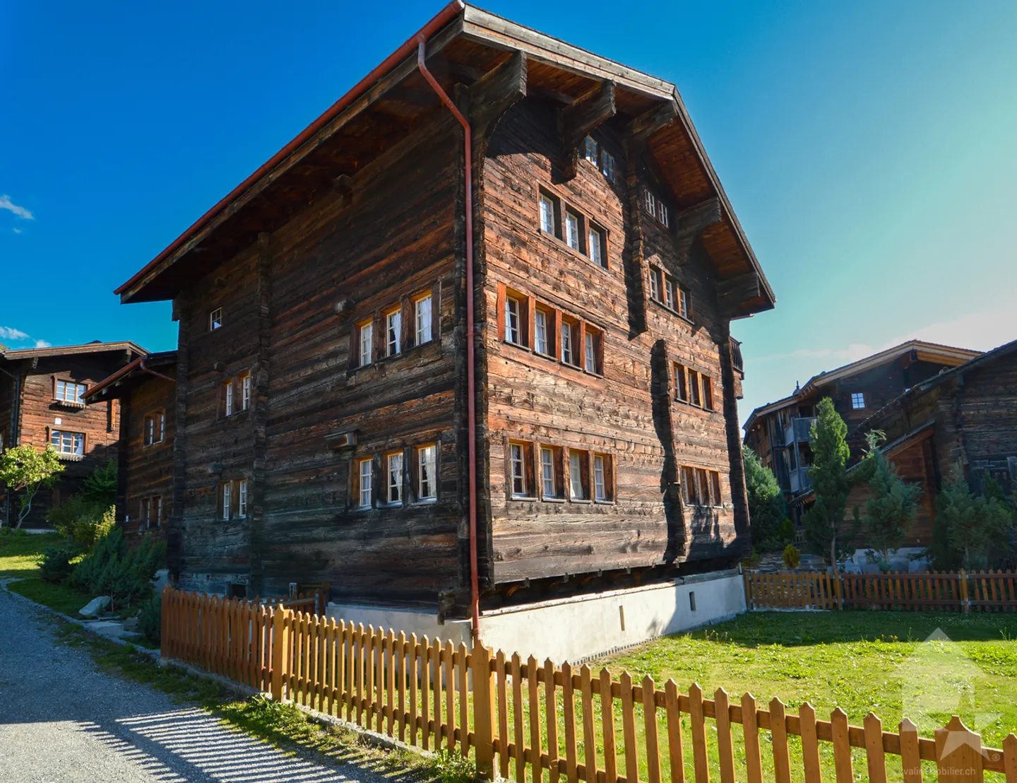 Magnifikes altes Herrenhaus in Goms - Foto 2 von 13