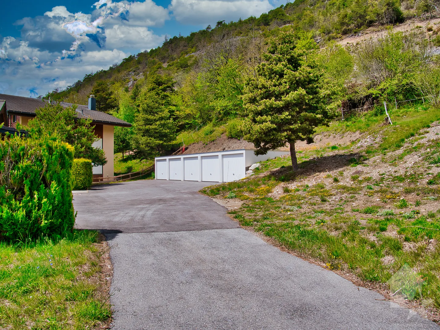 1 garage box for sale 1 km above Varen - Photo 3 of 3