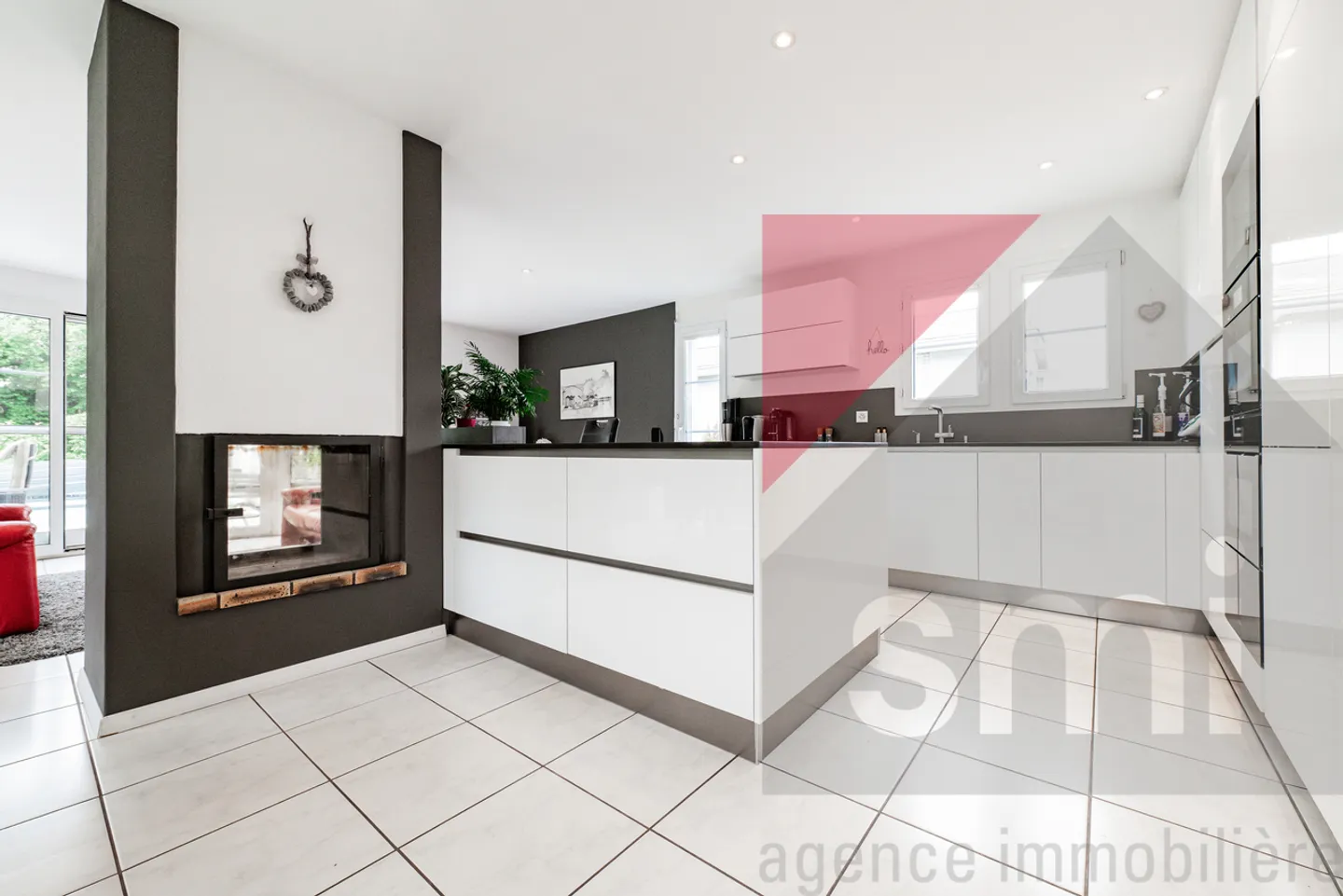 Herzstück in Avry-sur-Matran individuelle Villa mit beheiztem Pool - Foto 2 von 13