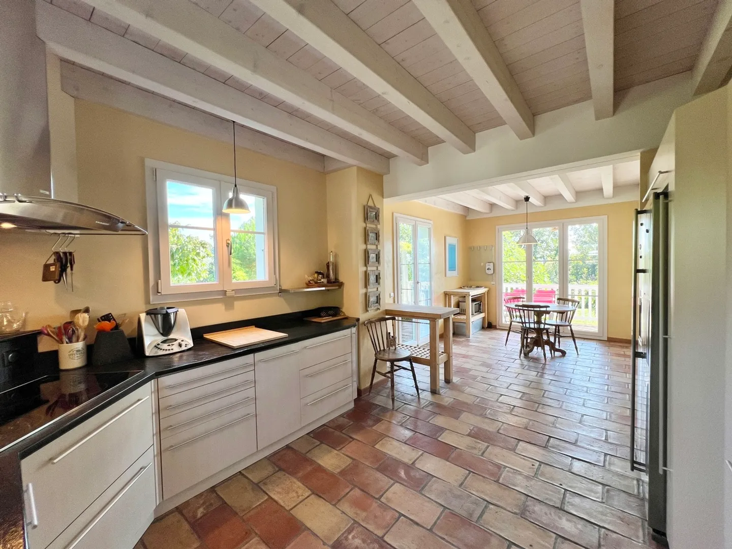 France - Exceptional villa with swimming pool in a green setting - Photo 3 of 8