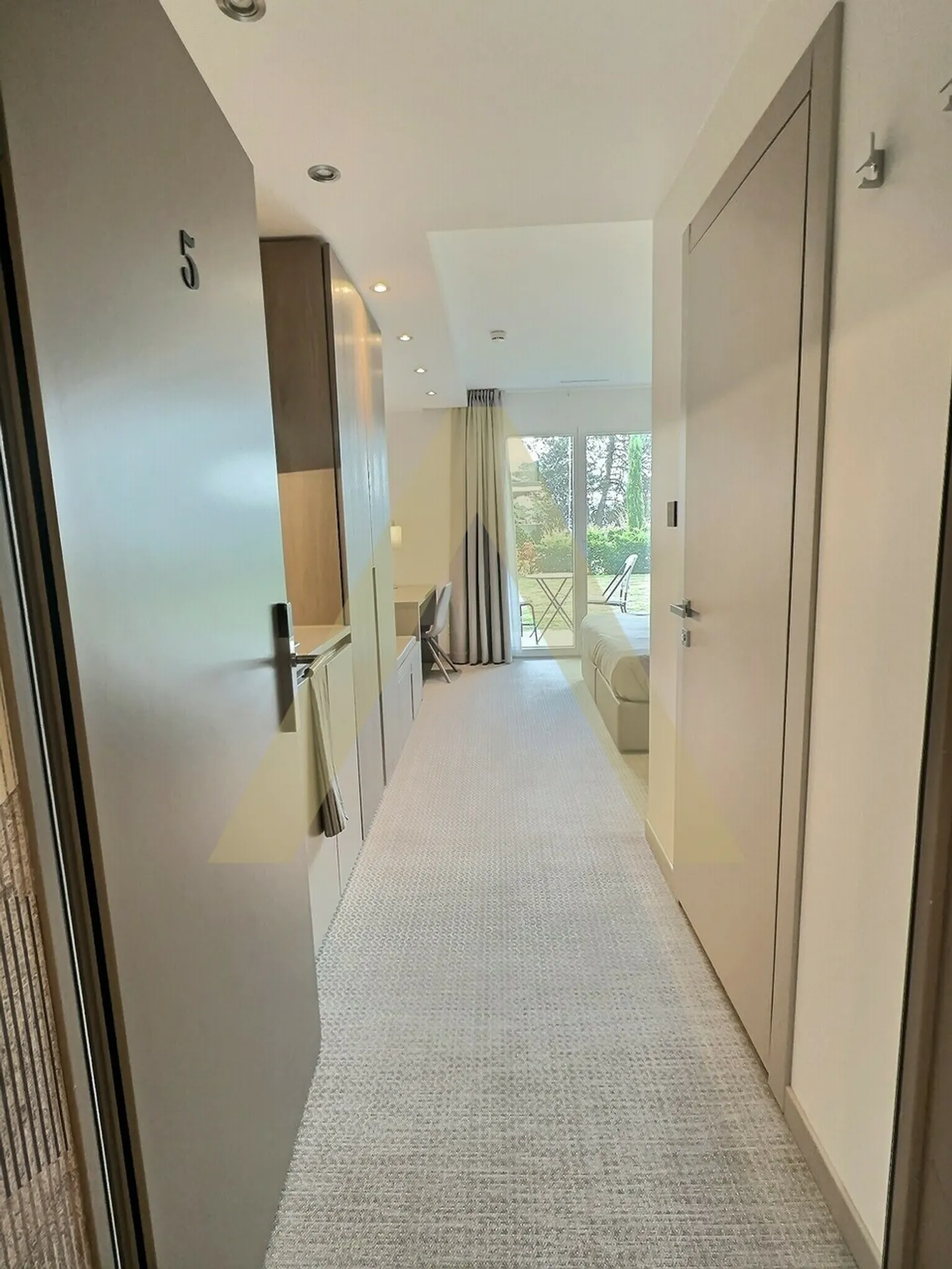 High-end furnished studio facing EPFL - Photo 5 of 11