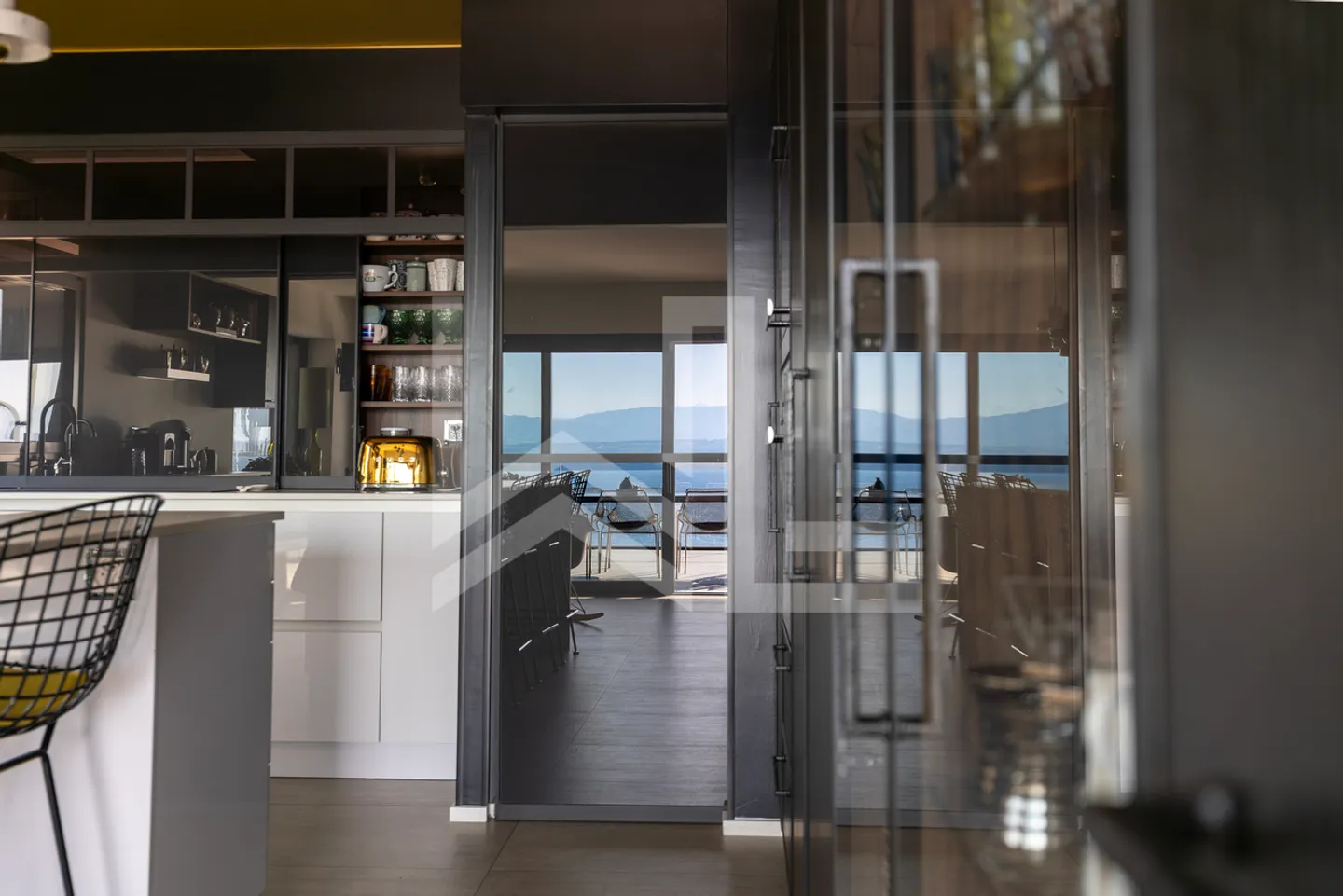 Propriété contemporaine d'exception - Vue panoramique lac - Photo 5 sur 13