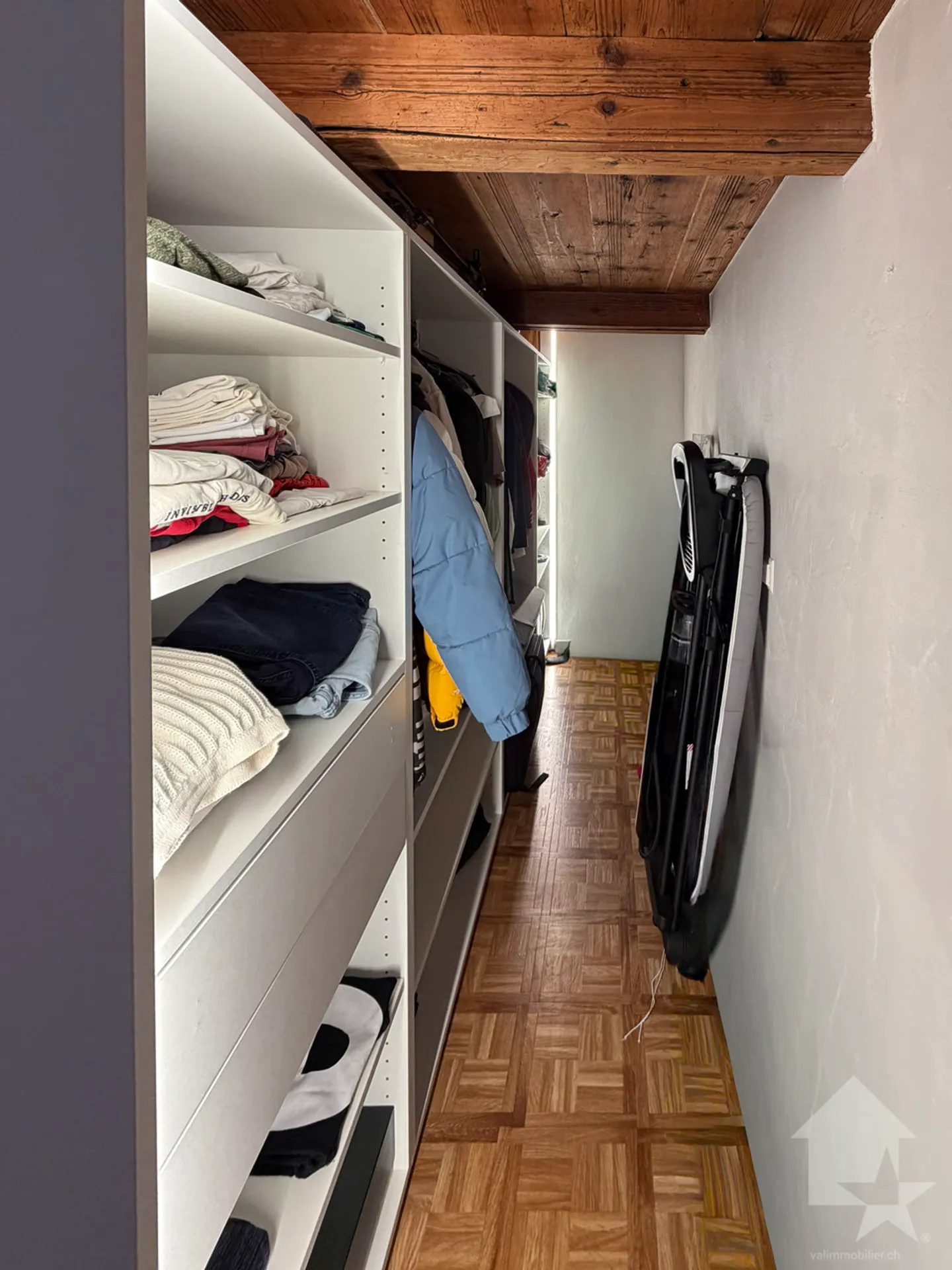 Charmante 2-Zimmer-Wohnung mit renoviertem Bürobereich! - Foto 11 von 13