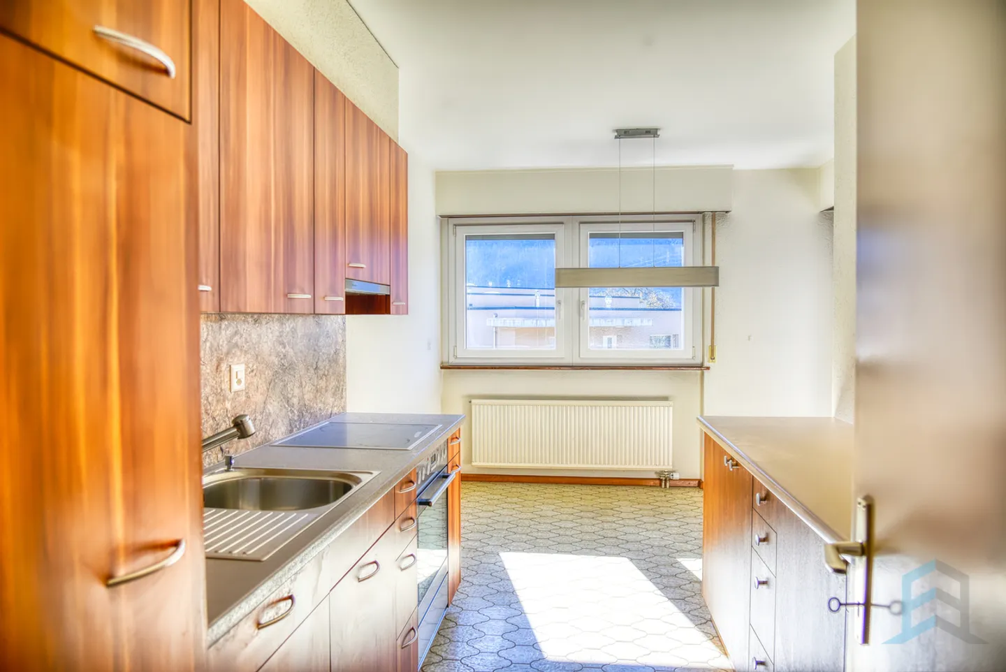 EXCLUSIVITE Spacieux appartement 4 ½ pièces à proximité du centre - Photo 3 sur 13