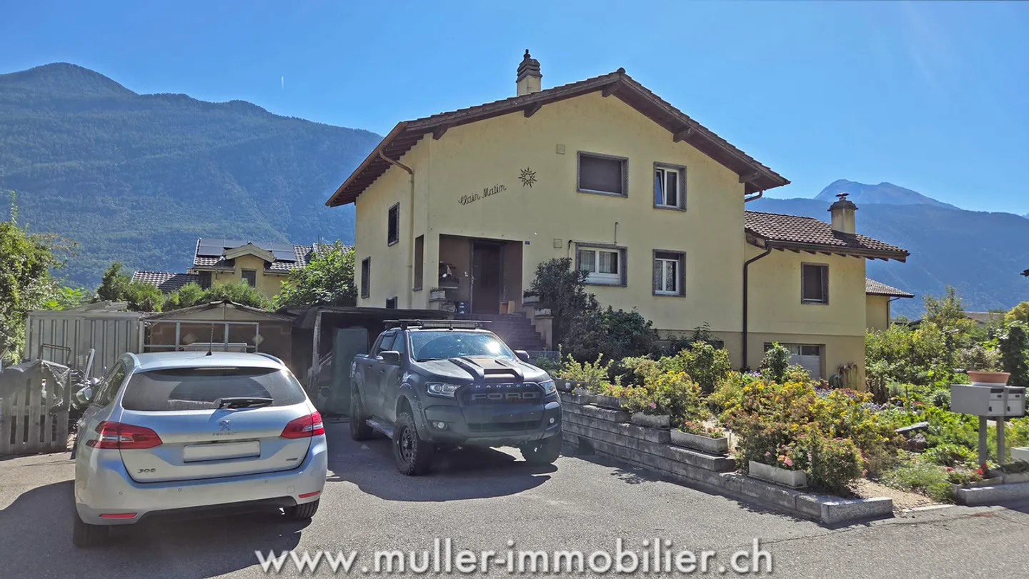 Grande propriété avec 2 appartements à Fully - Foto 1 di 10