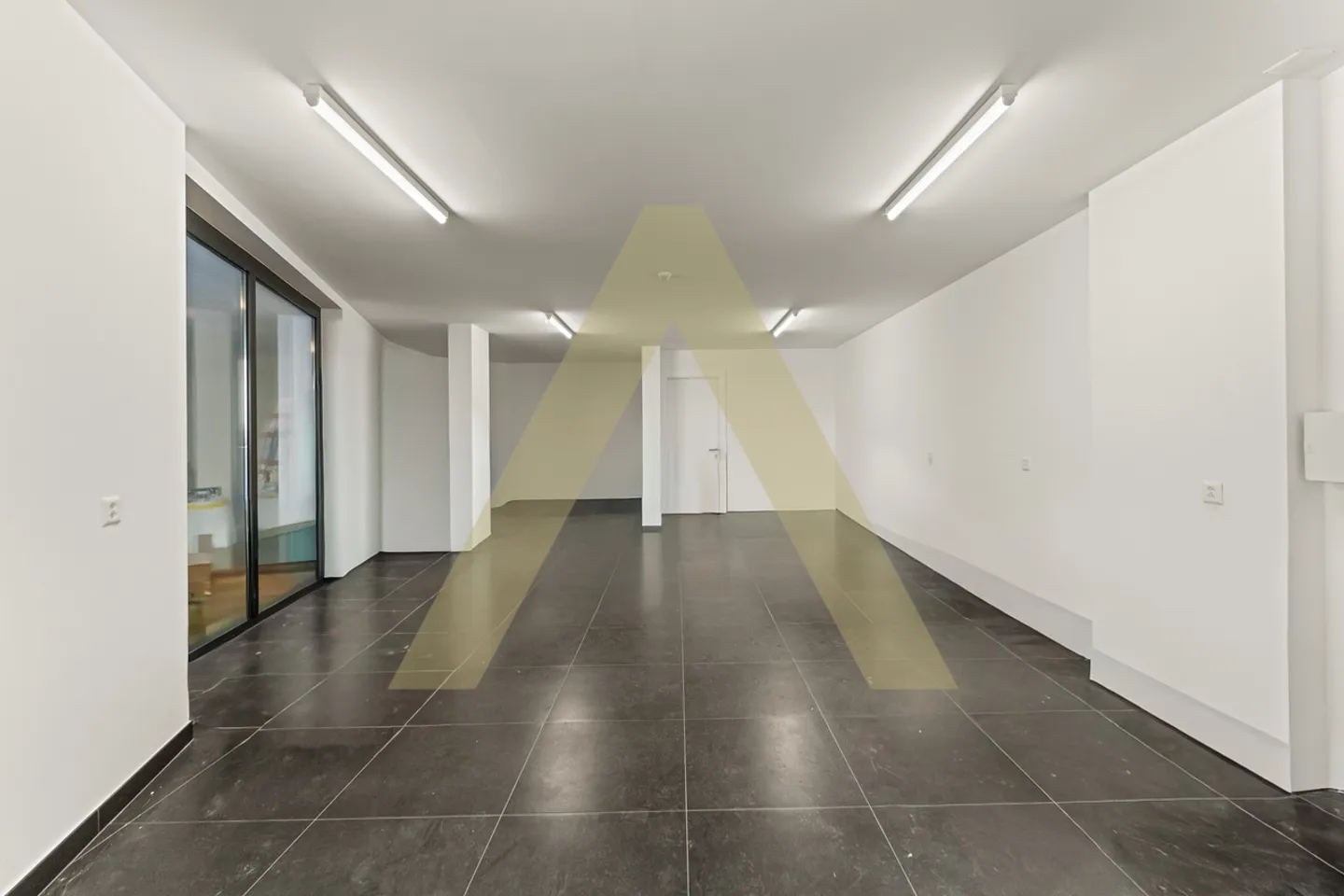 Charming commercial space near the center of Montana - Photo 3 of 8