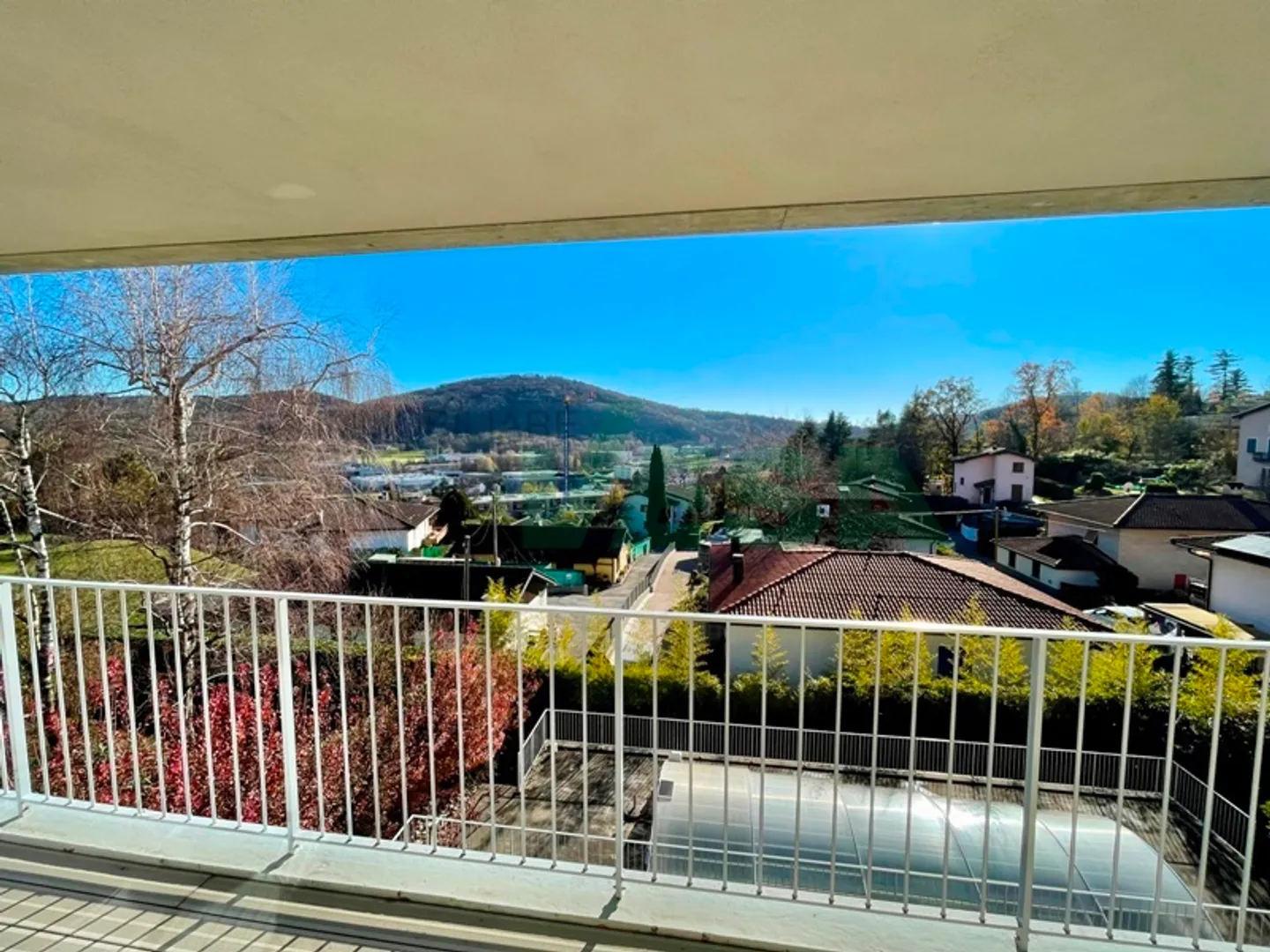 Moderna, elegante e luminosa villa con piscina e bella vista aperta - Foto 2 von 13