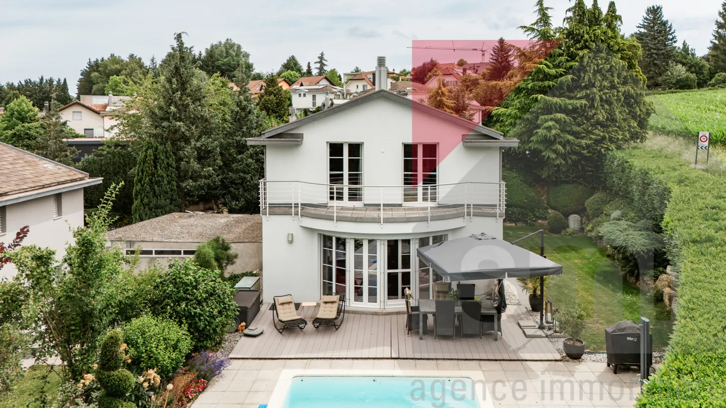 Herzstück in Avry-sur-Matran individuelle Villa mit beheiztem Pool - Foto 1 von 13
