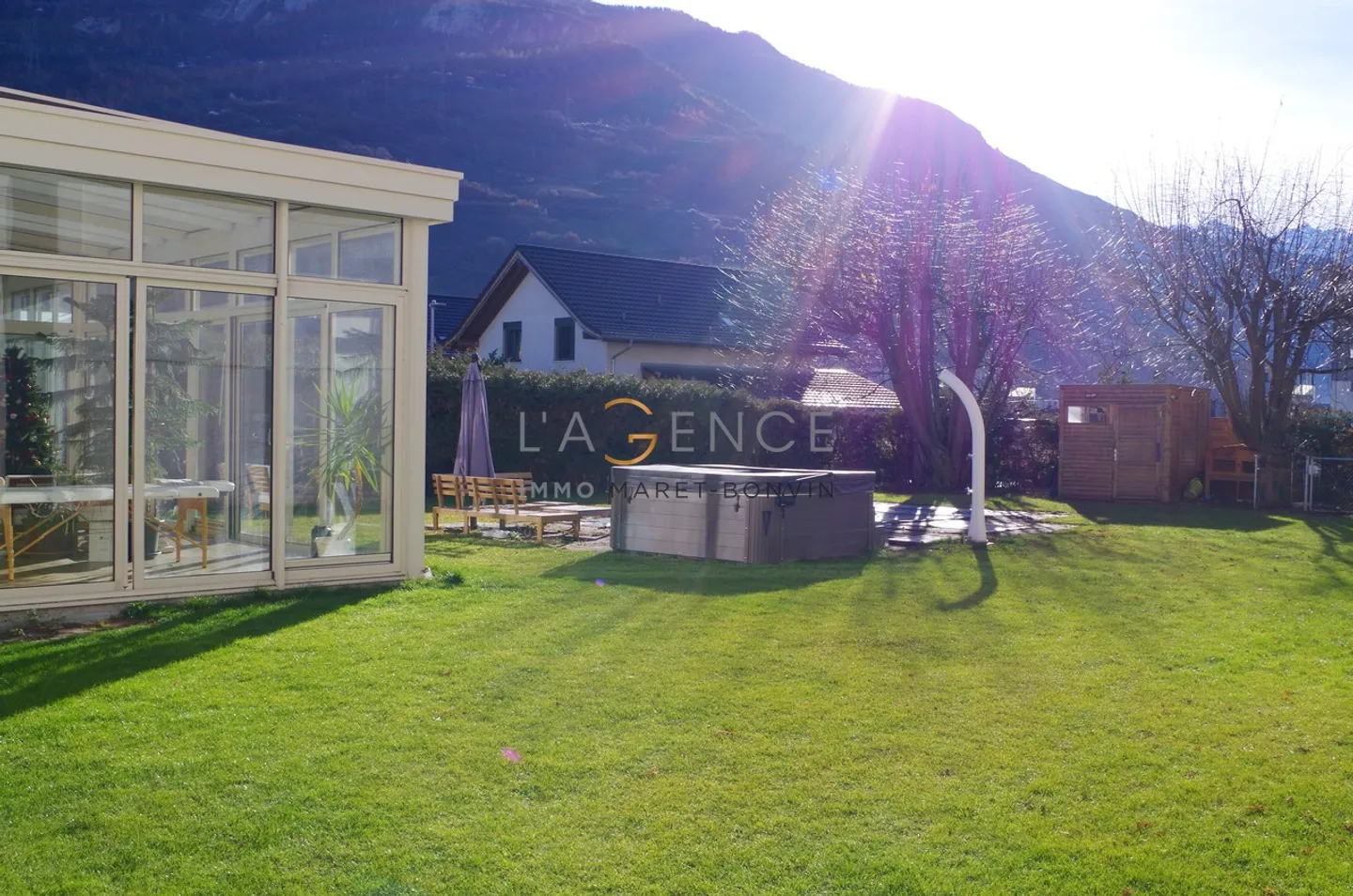 HIGH-STANDING VILLA WITH POOL - Photo 3 of 13