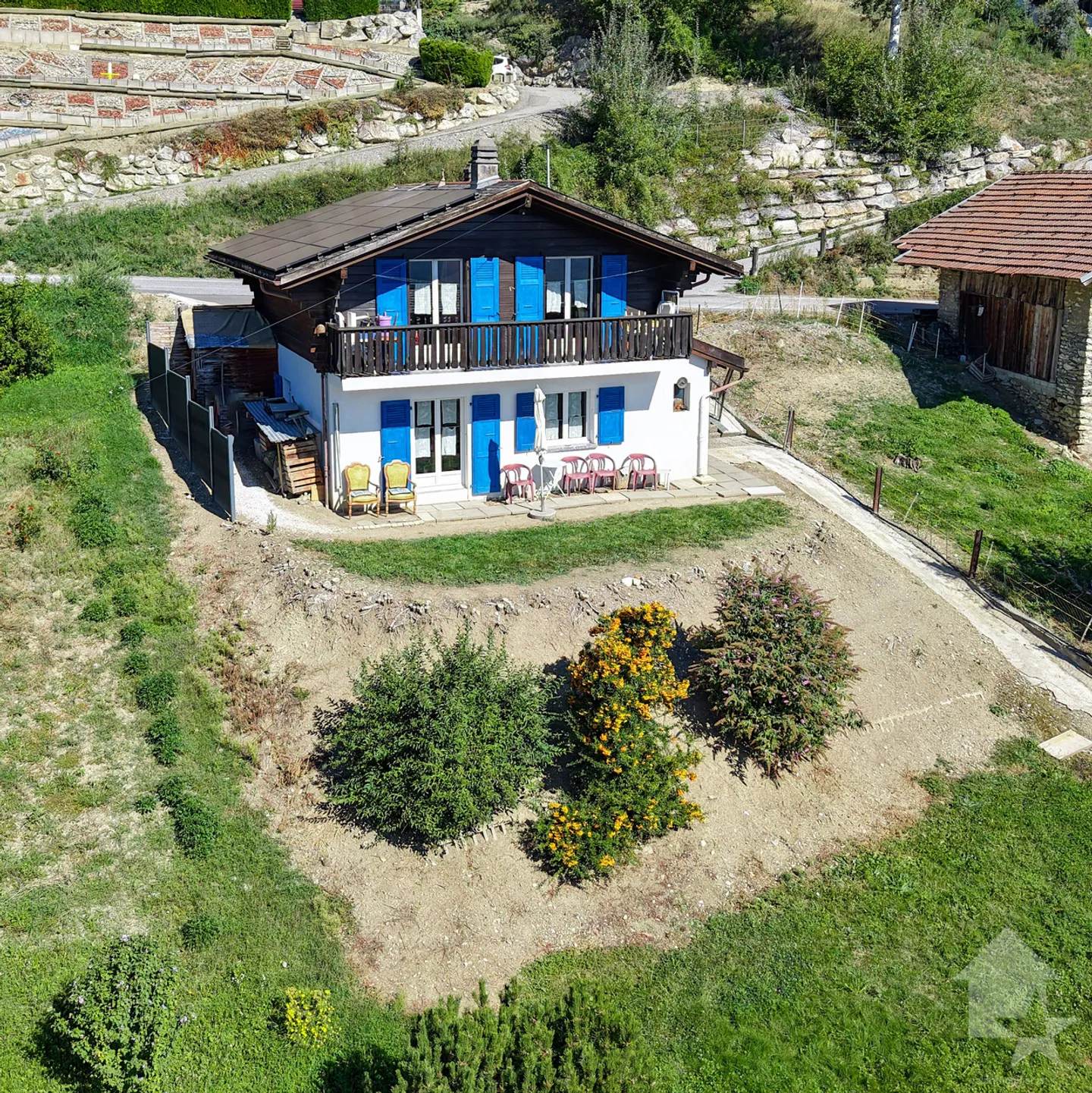 Charming small chalet 4.5p, superb location, quiet, view, sunny! - Photo 3 of 13
