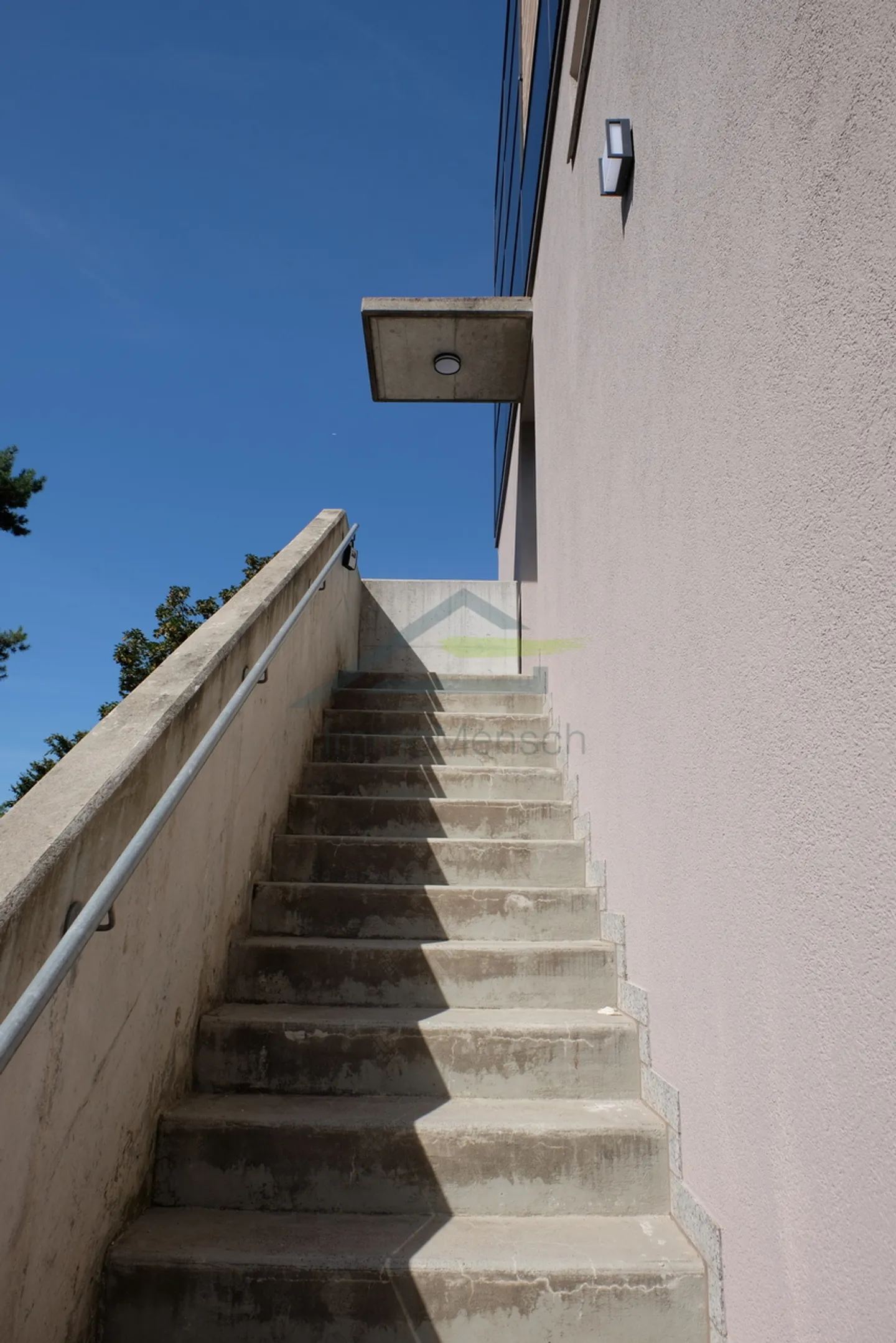 Appartement 2,5 pièces idéalement situé et moderne ! - Photo 4 sur 13