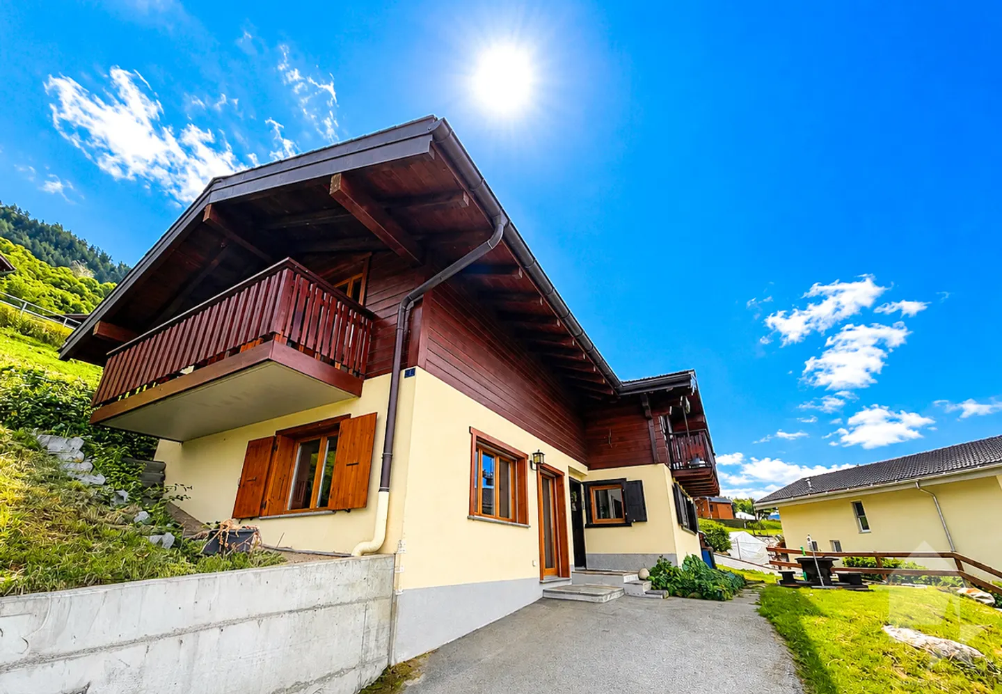 Charmantes Haus mit Panoramablick auf die Ebene - Foto 1 von 13
