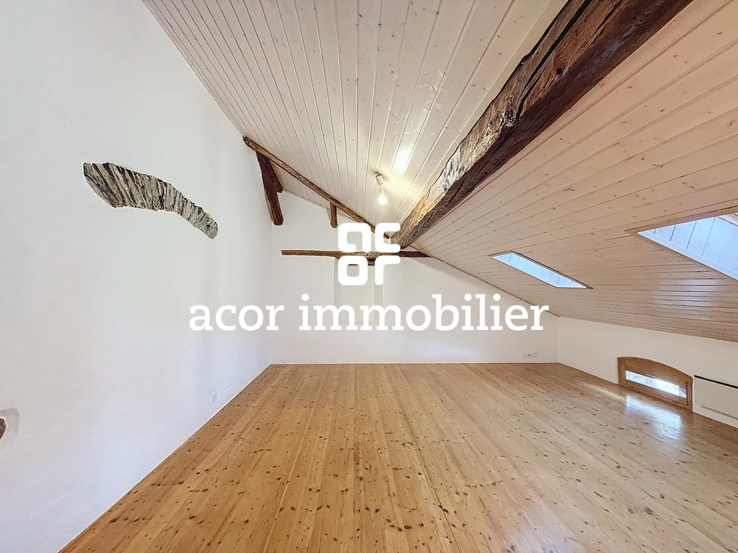 Duplex 6.5 rooms in Saint-Léonard - Photo 3 of 5