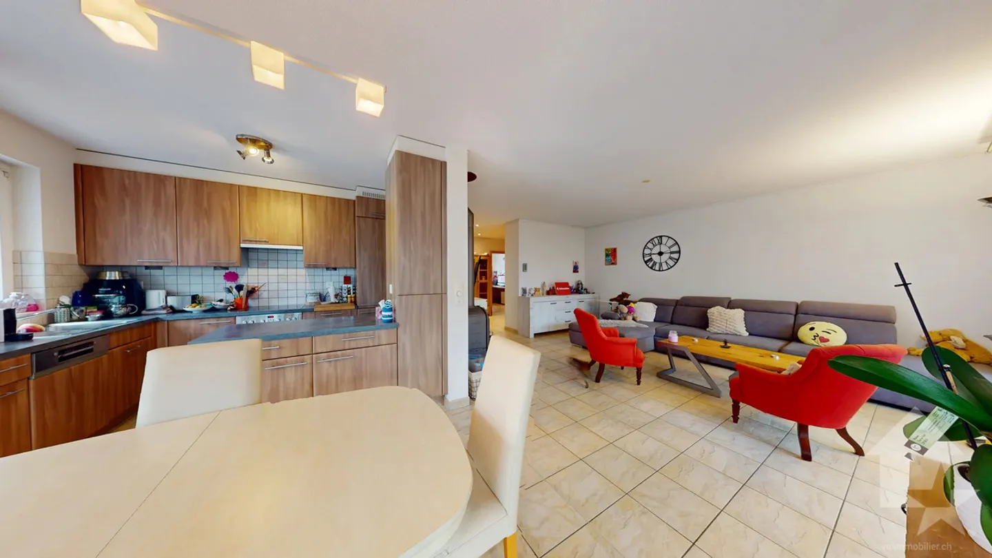 4,5-Zimmer-Wohnung mit Garage in Châteauneuf-Conthey - Foto 4 von 13
