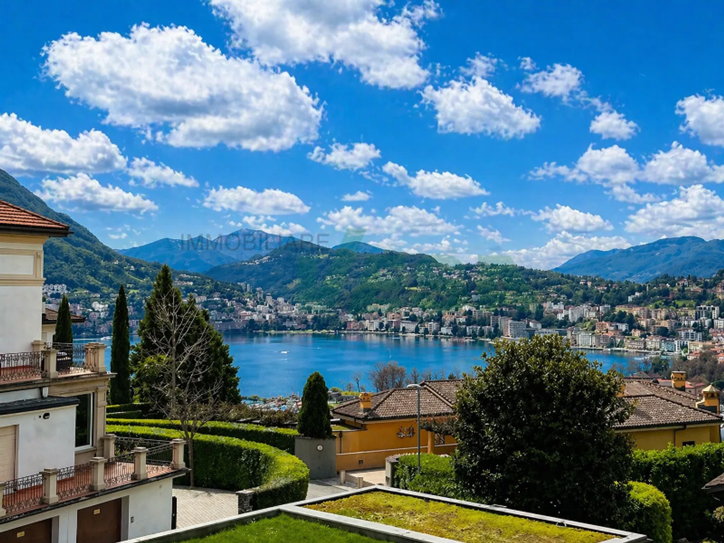 Elegante 5,5-Zimmer-Wohnung mit schöner Aussicht und privatem Garten - Foto 2 von 13