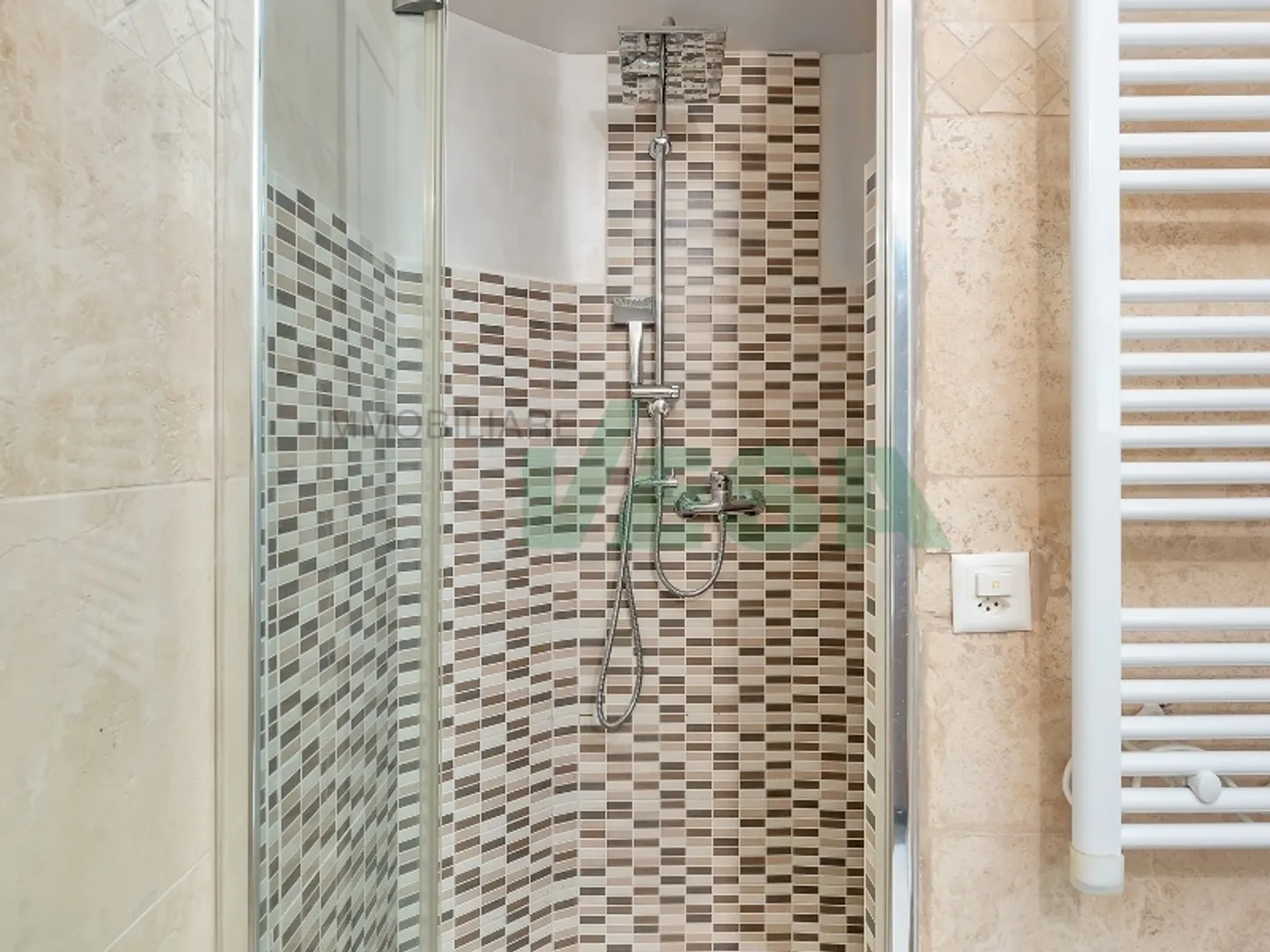 Affascinante proprietà con vista spettacolare e in zona tranquilla - Photo 12 of 13