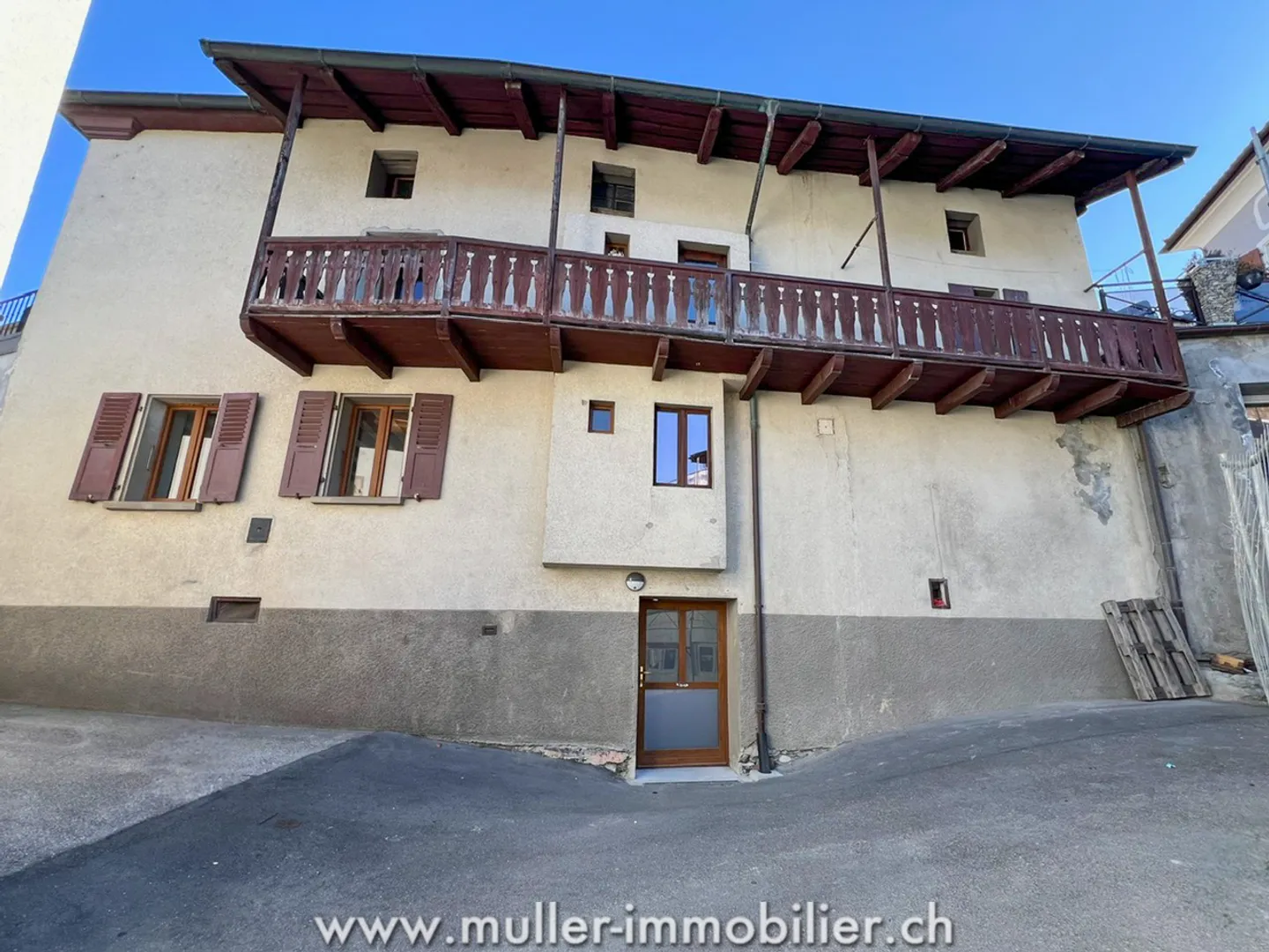 Authentic village house with workshop in the heart of the village - Photo 9 of 13