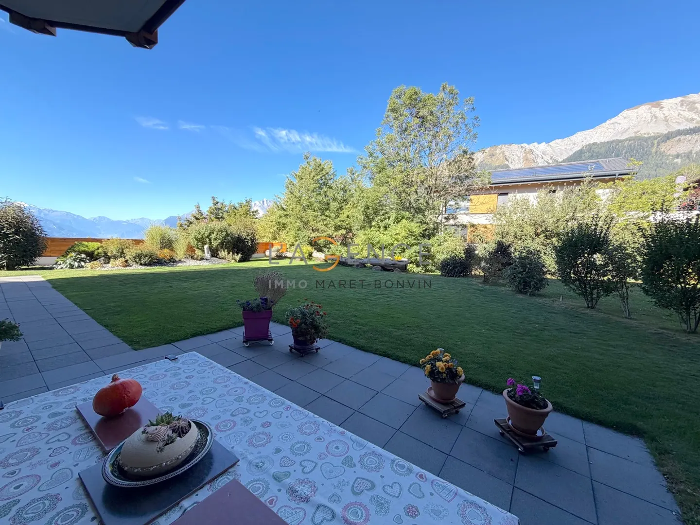 Arbaz - A generous garden-level apartment facing the Valais Alps - Photo 7 of 7