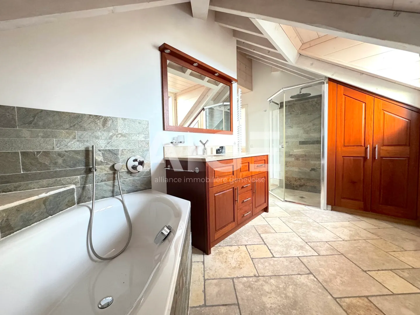 Superbe villa sur parcelle de 2'600m2 avec dépendance de 80m2 - Photo 8 sur 9