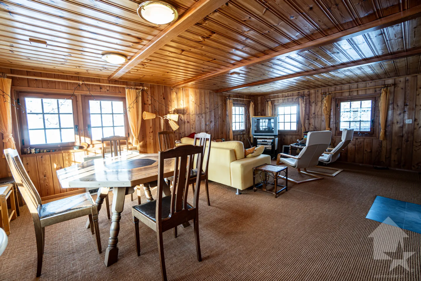 Chalet comprising two independent duplex apartments with convertible barn - Photo 4 of 13