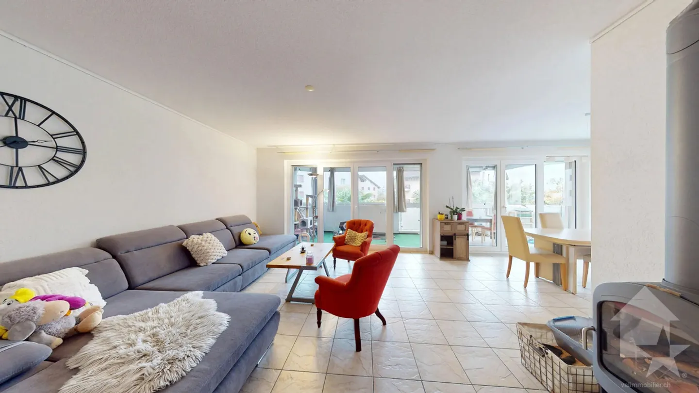 4,5-Zimmer-Wohnung mit Garage in Châteauneuf-Conthey - Foto 2 von 13