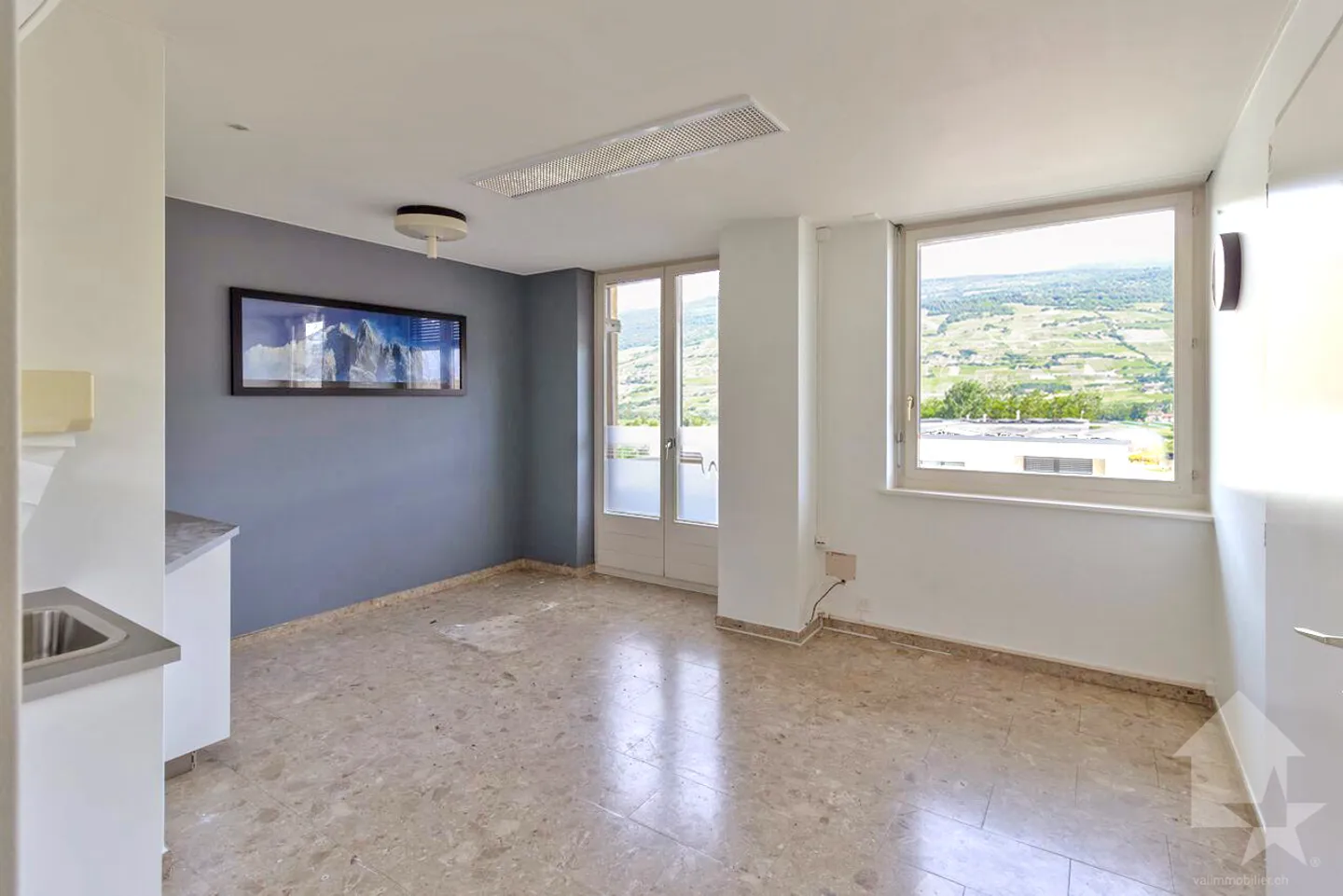 Helles 4,5-Zimmer-Büro von 115 m2 zur Umwandlung in eine Wohnung - Foto 4 von 13