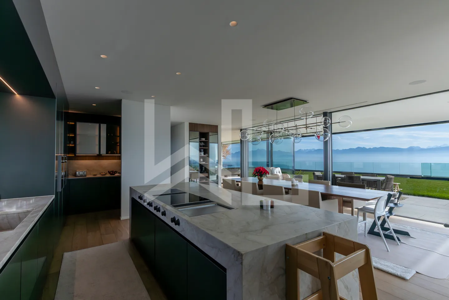 Luxuriöse zeitgenössische Architektenvilla mit Panoramablick - Foto 2 von 4