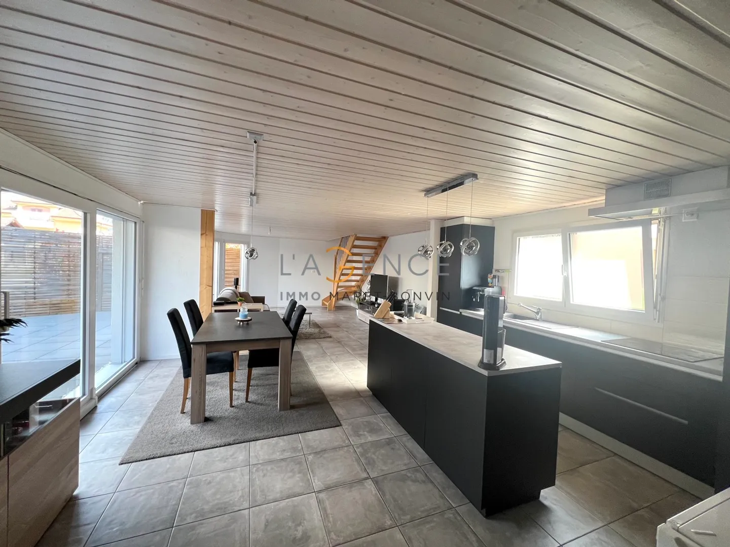 APPARTEMENT 3,5 PCES ET STUDIO DE 1,5 PCES DE RENDEMENT - Photo 2 sur 7