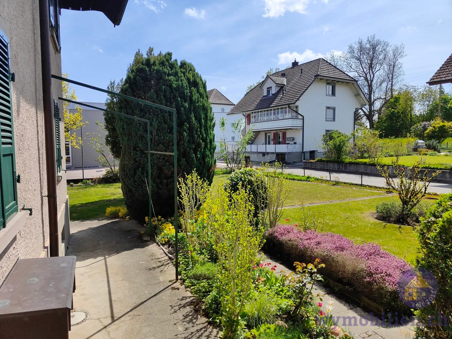 Geräumige Dachwohnung, zentrale Lage - Foto 3 von 13