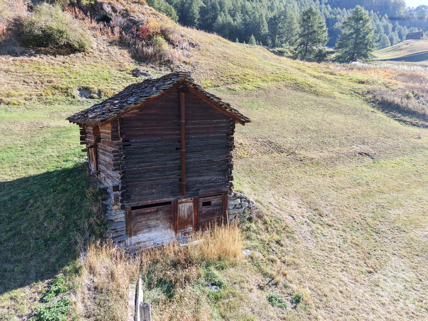 Raccard to renovate in the hamlet of La Forclaz - Photo 2 of 8