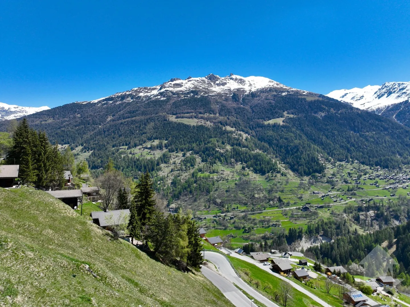 Magnifique chalet avec 2 places de parc extérieures - Foto 10 von 13