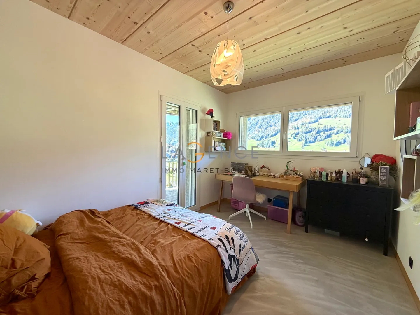 EXCEPTIONAL CHALET WITH PANORAMIC VIEW - Photo 5 of 13