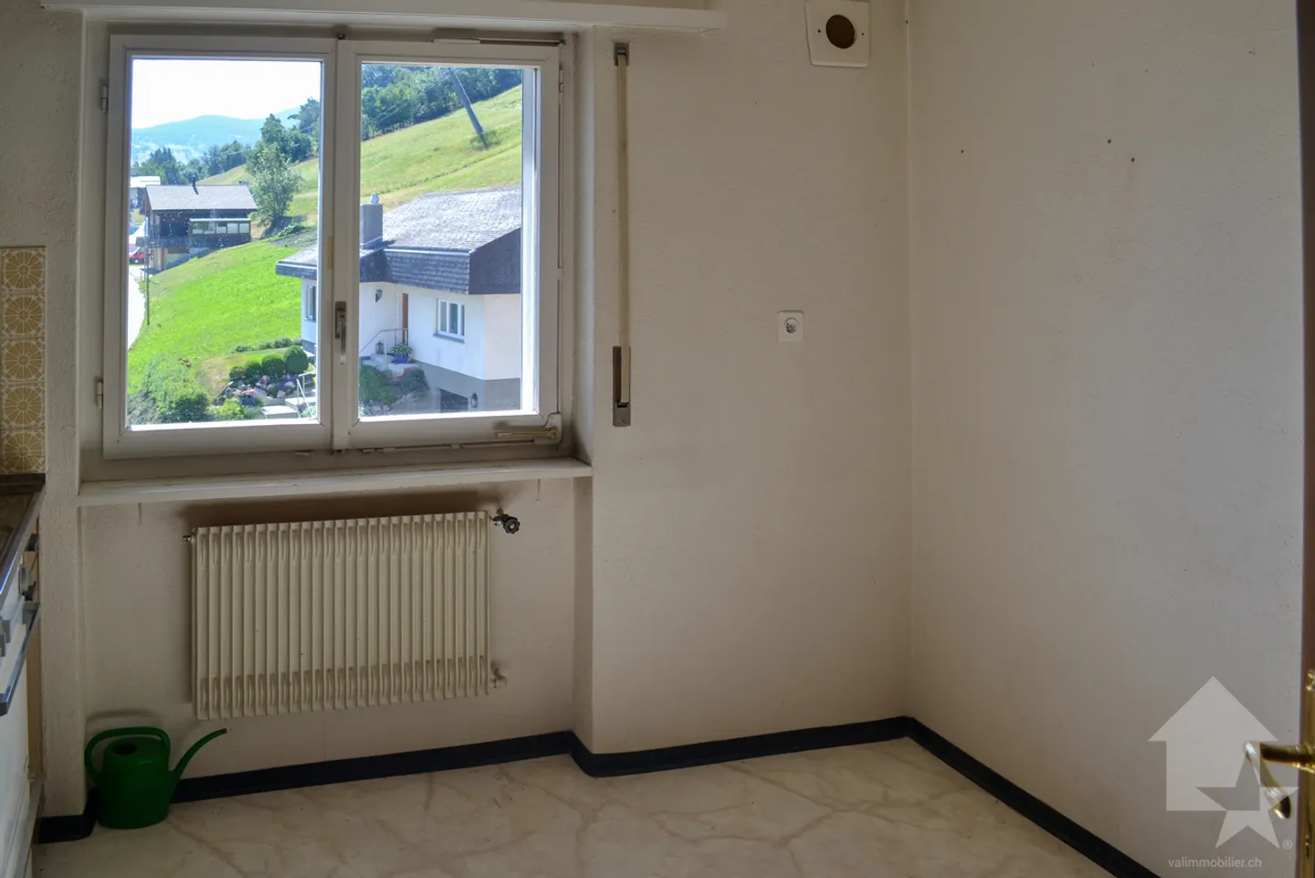 Spacious 4.5-room apartment of 108 m2, 2 balconies, view of the Alps - Photo 9 of 13