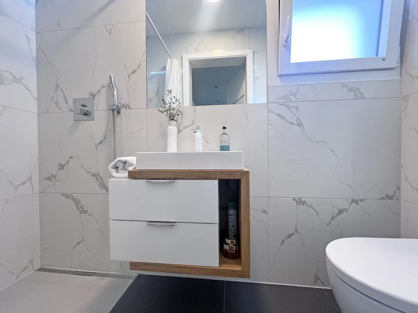 Villa individuelle et contemporaine de 5.5 pièces sans vis-à-vis - Photo 5 sur 10