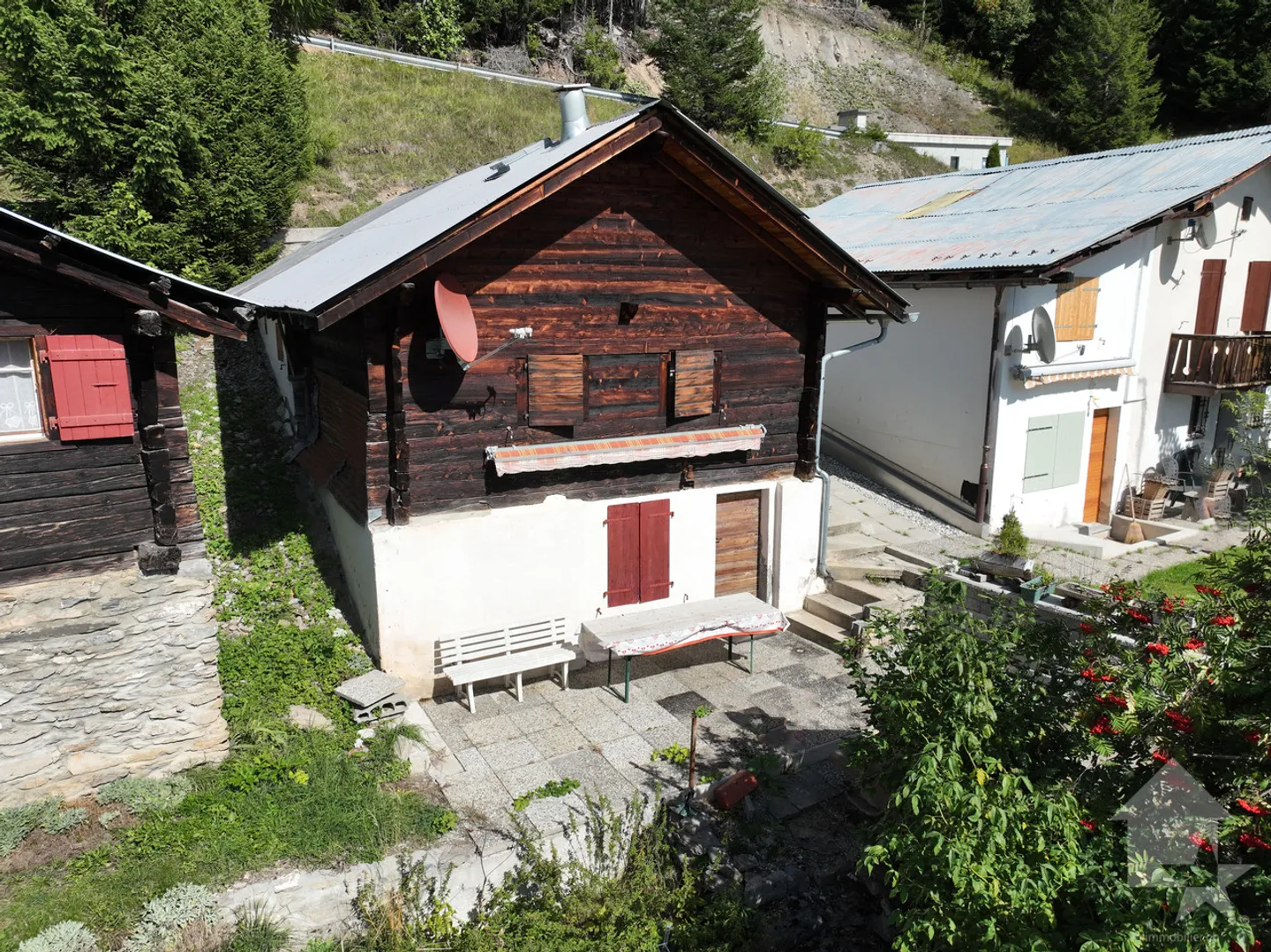 Charming Mayen 3.5p, green setting, calm, top view & sunlight - Photo 1 of 13
