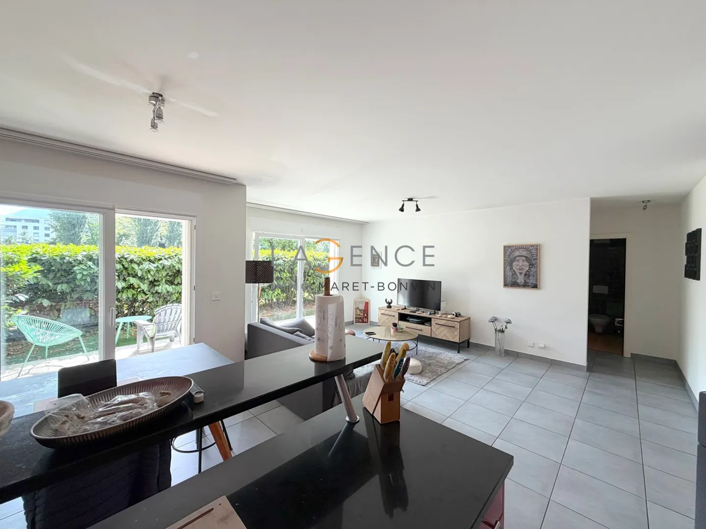 APPARTEMENT 3,5 PCES AVEC TERRASSE ET JARDIN PRIVATIF-SION - Photo 1 sur 5