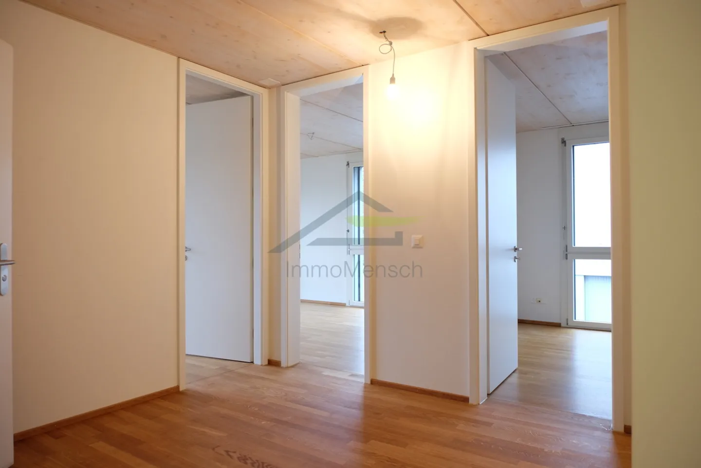 Appartamento con giardino 4,5 locali in una casa di 3 famiglie a Bottmingen popolare - Foto 5 di 10