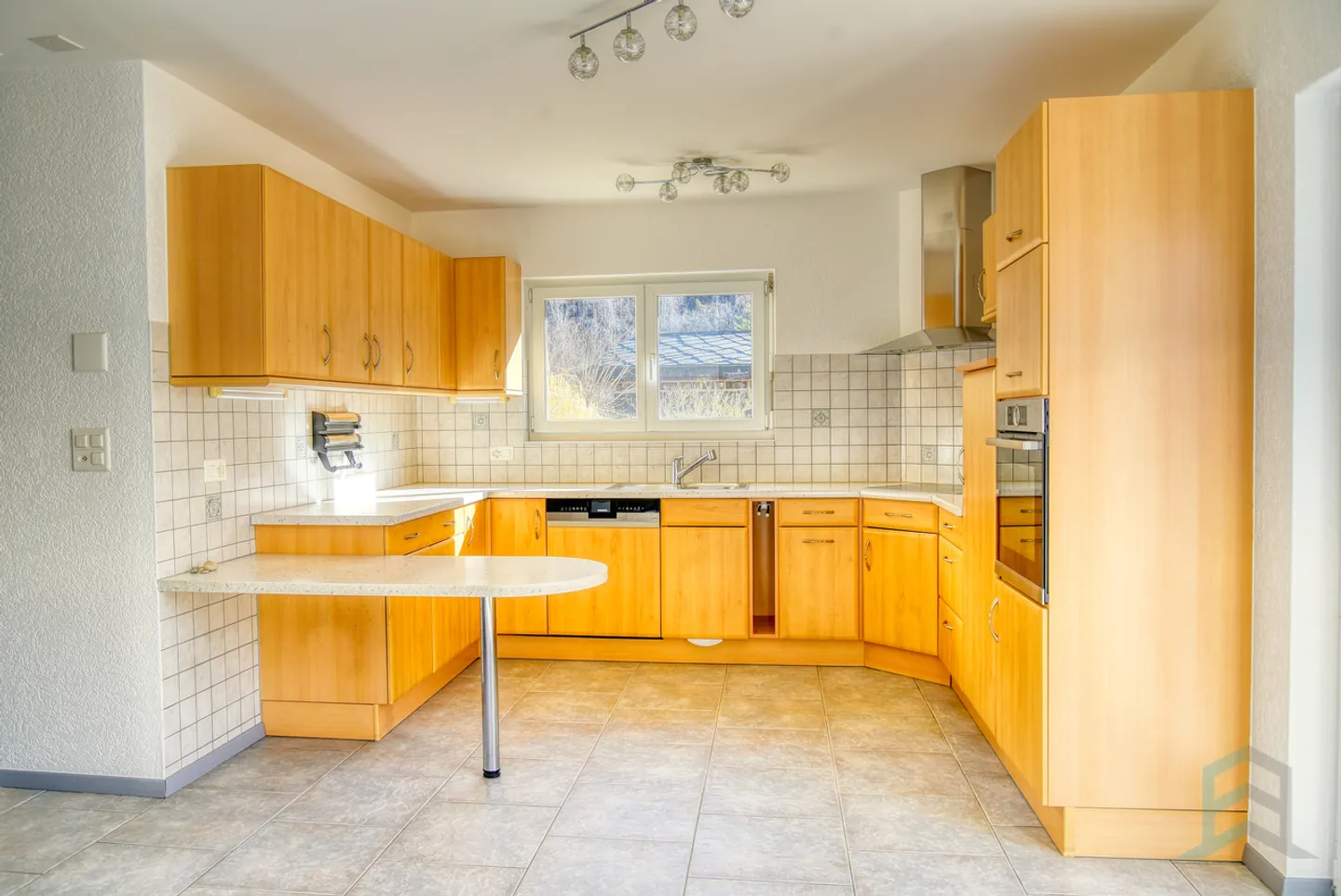 ESCLUSIVA Spaziosa villa indipendente di 5 ½ locali con giardino - Foto 4 di 13