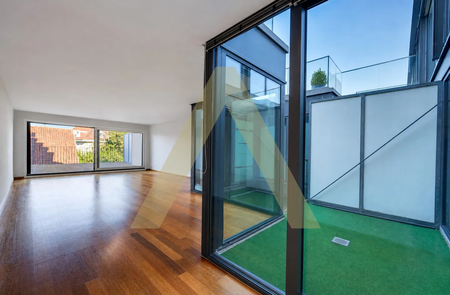 Duplex type loft avec grande terrasse et proche du lac - Photo 5 of 10