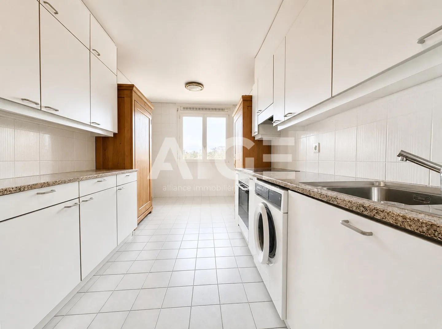 High-end apartment with lake view, close to the Collège du Léman - Photo 8 of 10