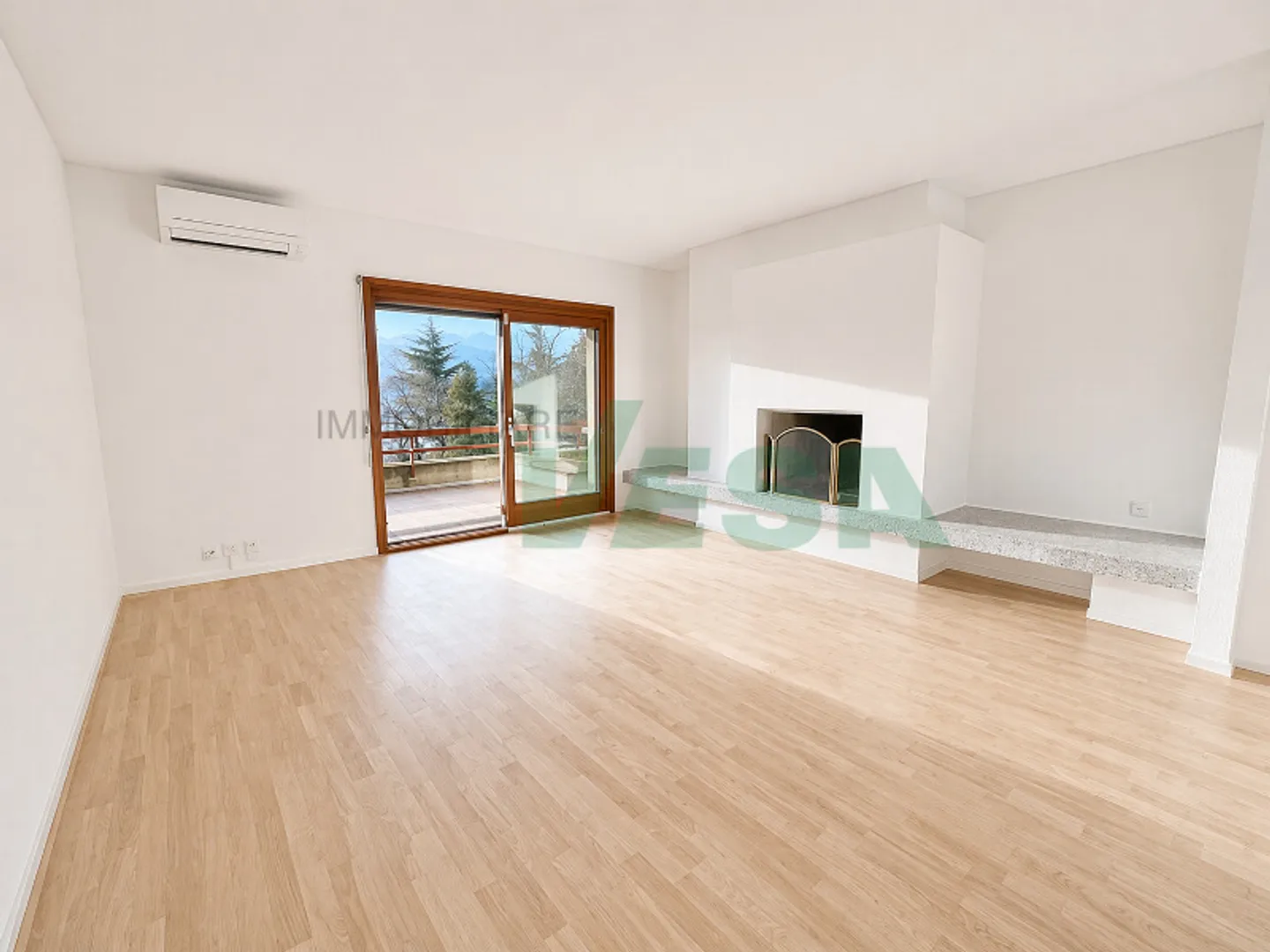 Elegant 5.5-room apartment with beautiful view and private garden - Photo 4 of 13