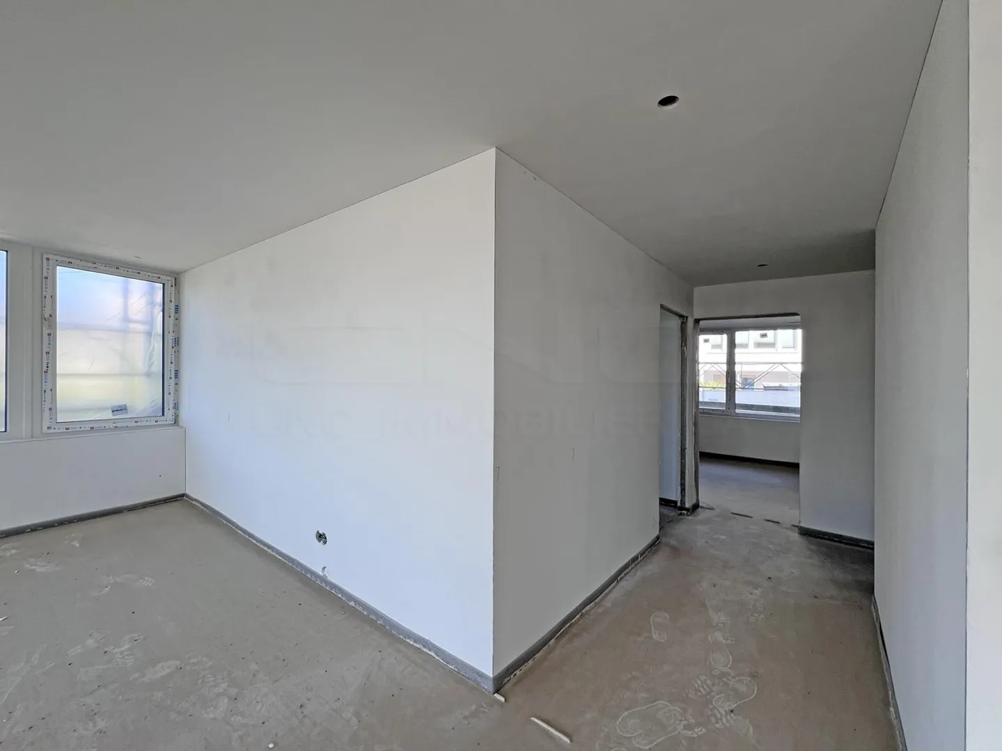 4.5 Room Apartment Architectural Elegance Steps from Downtown - Photo 11 of 13