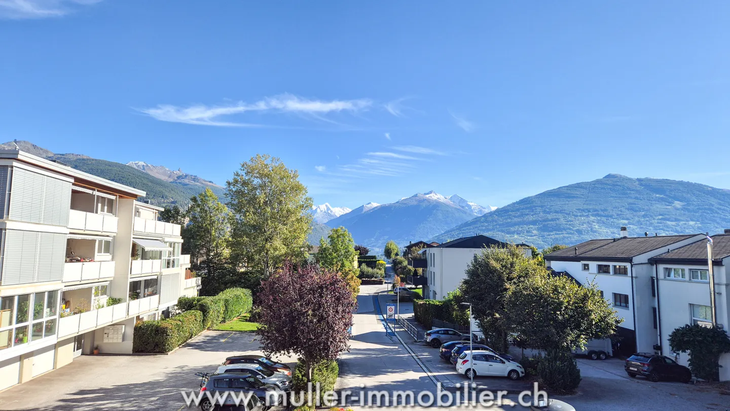 Large semi-detached villa under construction near Sion in Grimisuat - Photo 1 of 11