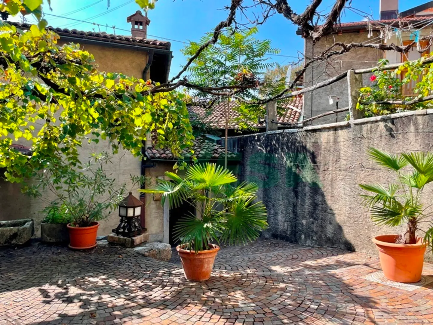 Affascinante ampia casa di nucleo con un grande e splendido giardino - Foto 5 von 13