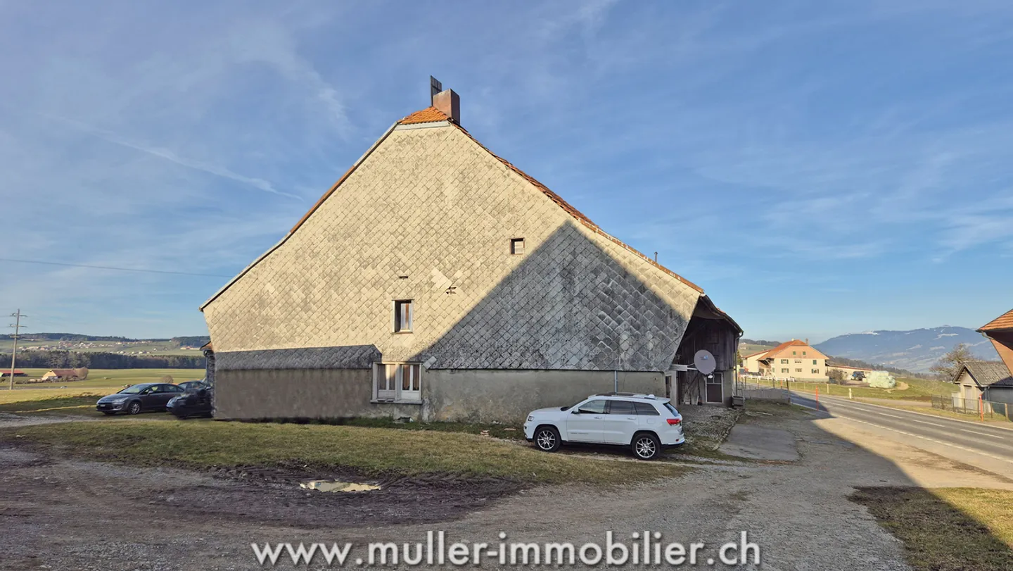 Grande ferme à rénover à quelques minutes de Bulle - Photo 3 sur 13