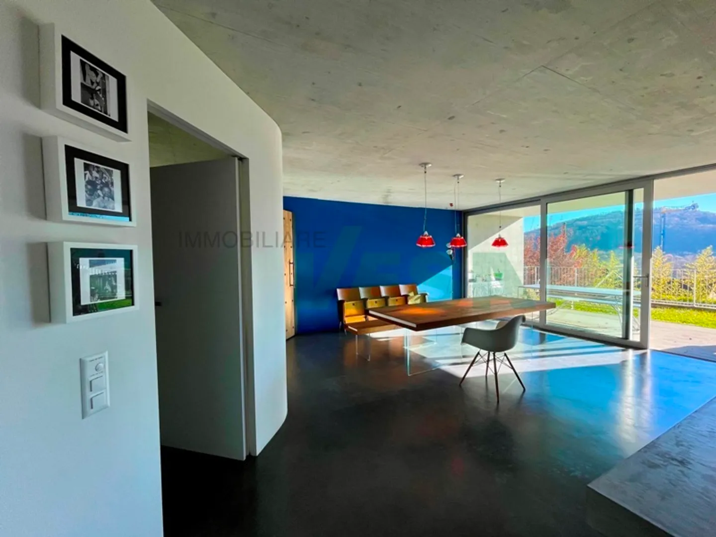 Moderna, elegante e luminosa villa con piscina e bella vista aperta - Foto 3 von 13